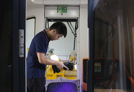 黒くて光沢のある表面に高い適応性を備えた3Dスキャナー